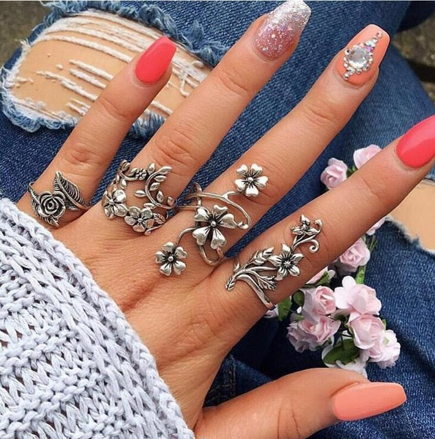 Tocona 4pcs/set Antique Silver Vintage Bohemia Rings Set Rose Flower Rings for Women Charming Bohemia Floral Knuckle Rings 6047